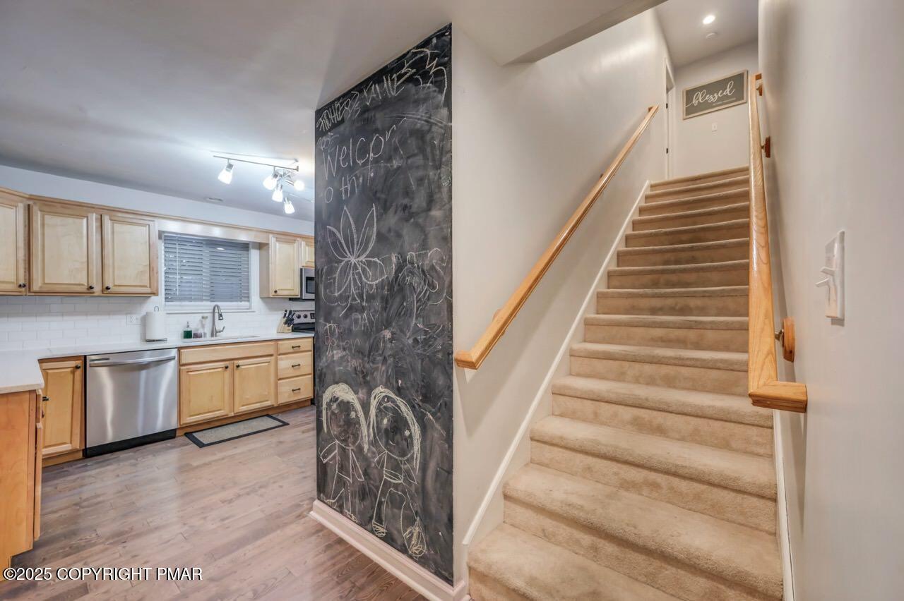 12 Hickory Road Lake Harmony, PA 18624 - Photo 50 of 86 Stairway