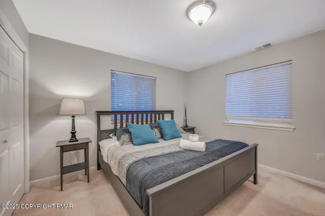 $689,000 | 12 Hickory Road, Lake Harmony, PA 18624