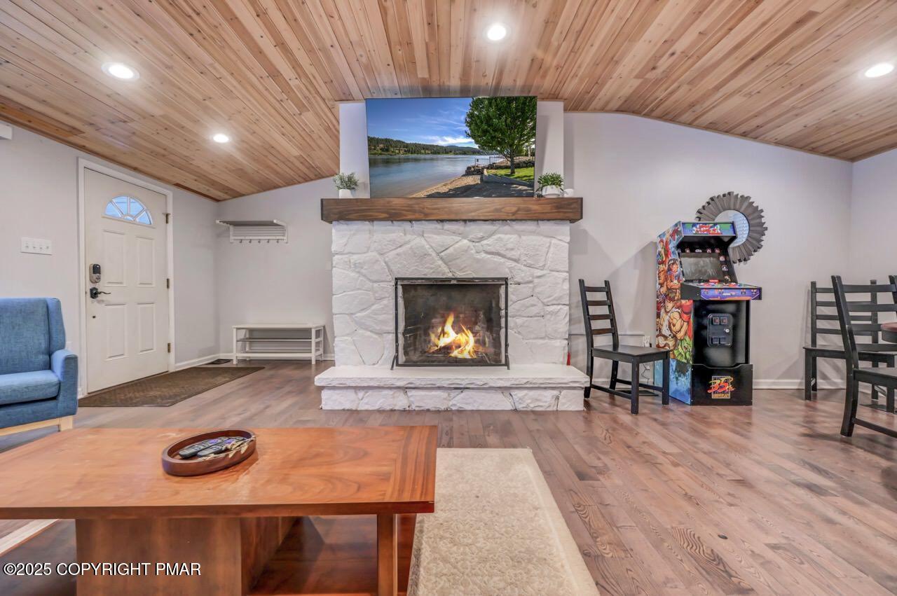 12 Hickory Road Lake Harmony, PA 18624 - Photo 6 of 86 12 Hickory Rd 08 Large