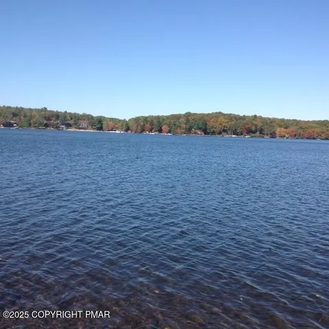 $689,000 | 12 Hickory Road, Lake Harmony, PA 18624