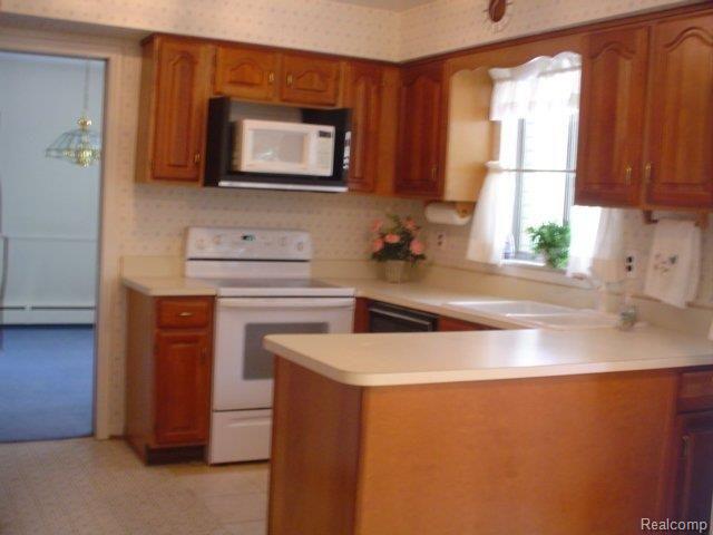 4843 Quarton Road Bloomfield Hills, MI 48301 - Photo 8 of 15 KITCHEN WITH BREAKFAST NOOK
