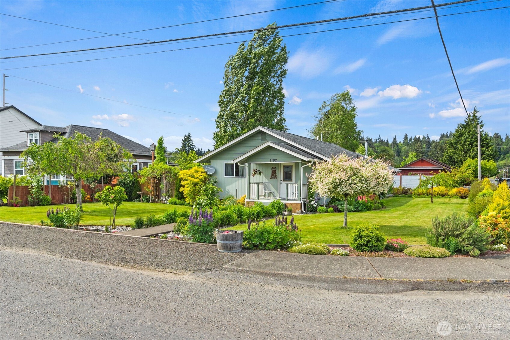 1102 West Anderson Street Elma, WA 98541 - Photo 2 of 39