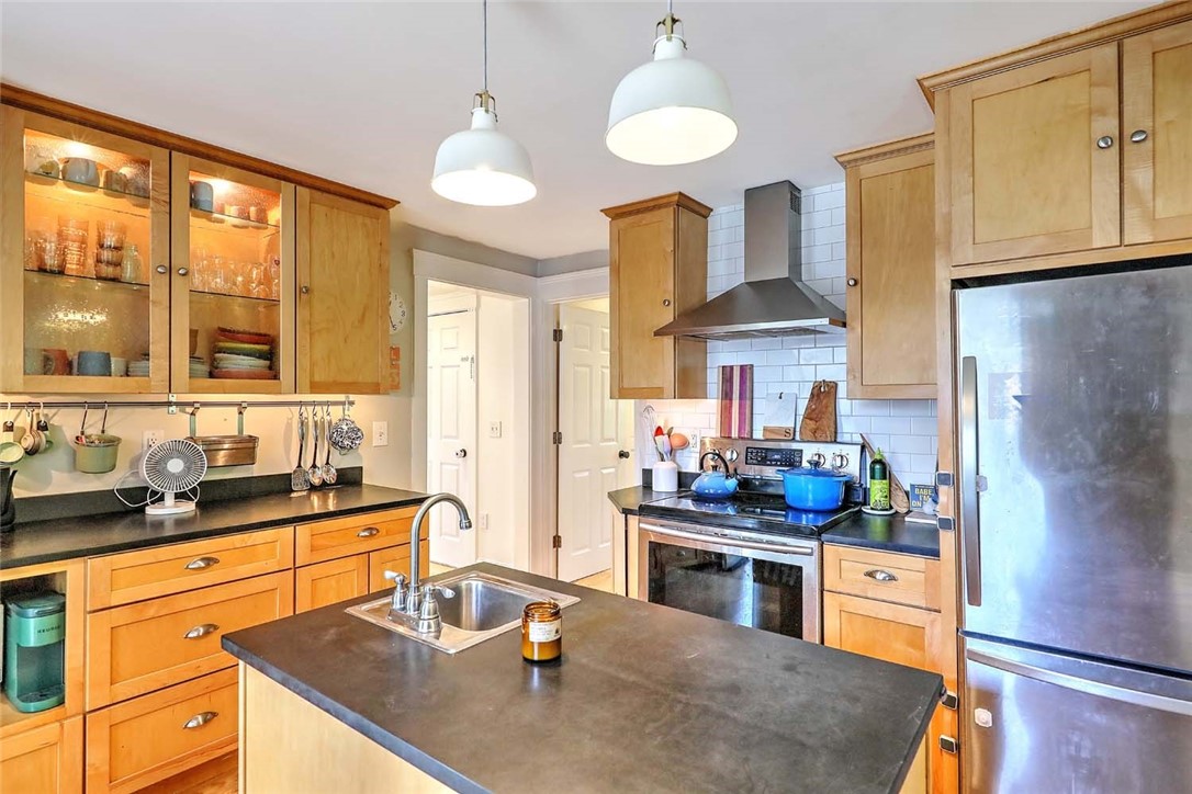 264 Sowams Road Barrington, RI 02806 - Photo 6 of 50