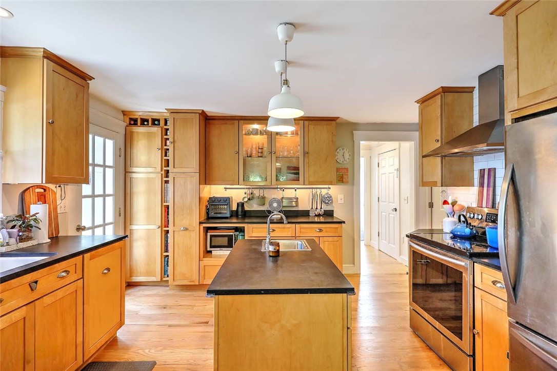 264 Sowams Road Barrington, RI 02806 - Photo 7 of 50