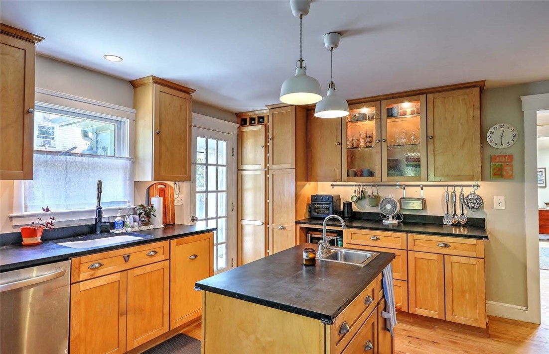 264 Sowams Road Barrington, RI 02806 - Photo 8 of 50