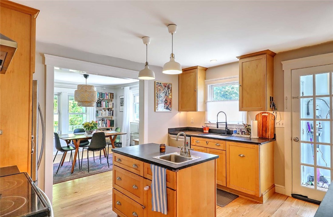 264 Sowams Road Barrington, RI 02806 - Photo 9 of 50