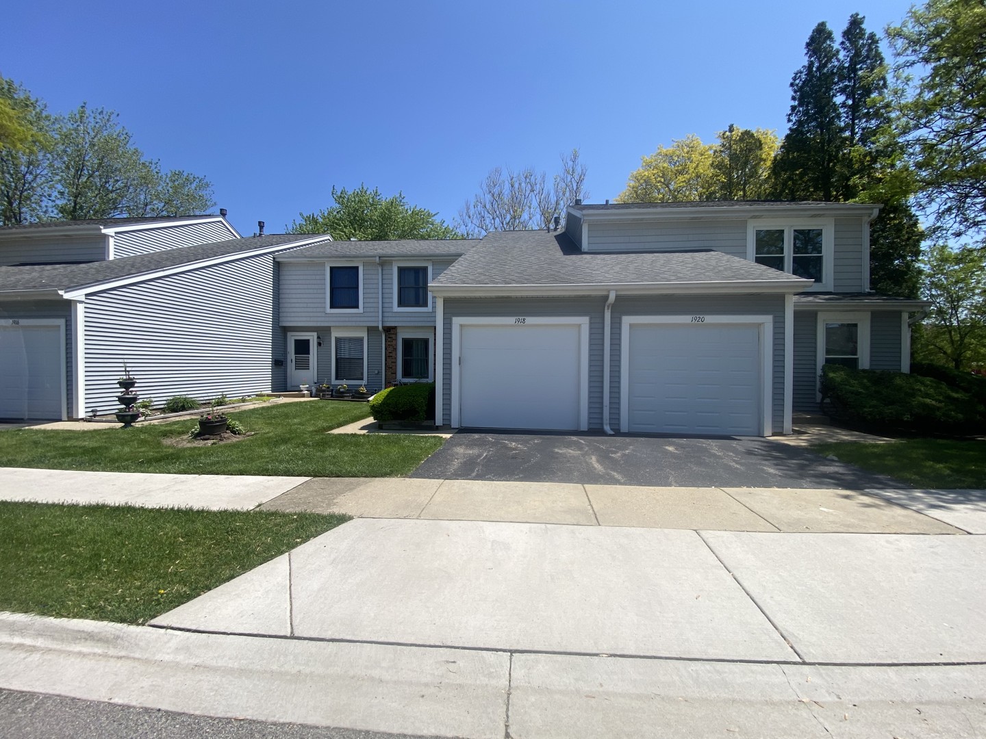 1920 Georgetown Lane Hoffman Estates, IL 60169 - Photo 3 of 28 a front view of a house with a yard and garage