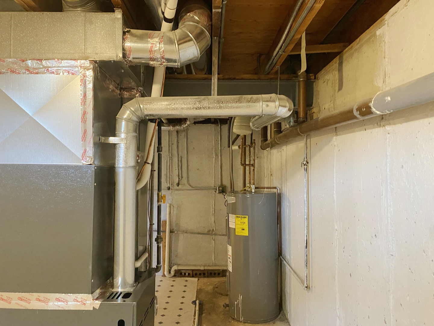 1920 Georgetown Lane Hoffman Estates, IL 60169 - Photo 8 of 28 a utility room with dryer and washer