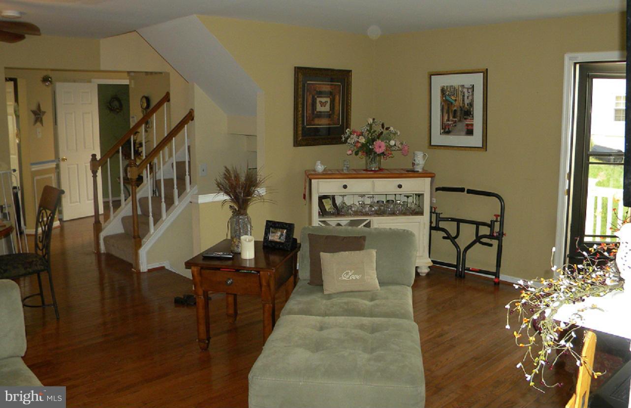 4458 Silver Teal Road Baltimore, MD 21236 - Photo 10 of 17 Living Room