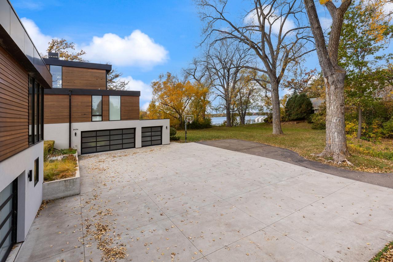 2634 Crosby Road Wayzata, MN 55391 - Photo 10 of 103