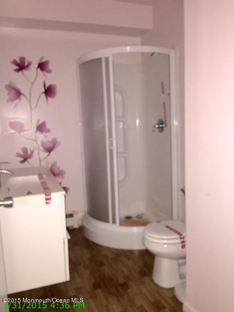 68 Merchant Street Newark, NJ 07105 - Photo 3 of 12 1st fl bath