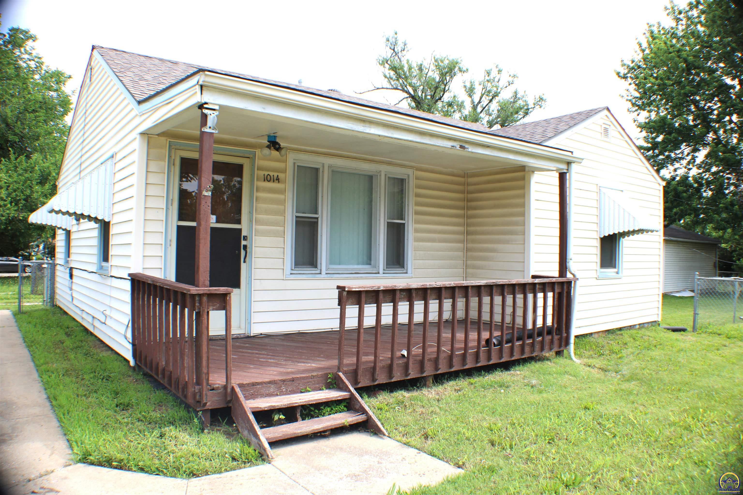 1014 Southeast 21st Street Topeka, KS 66607 - Photo 2 of 25
