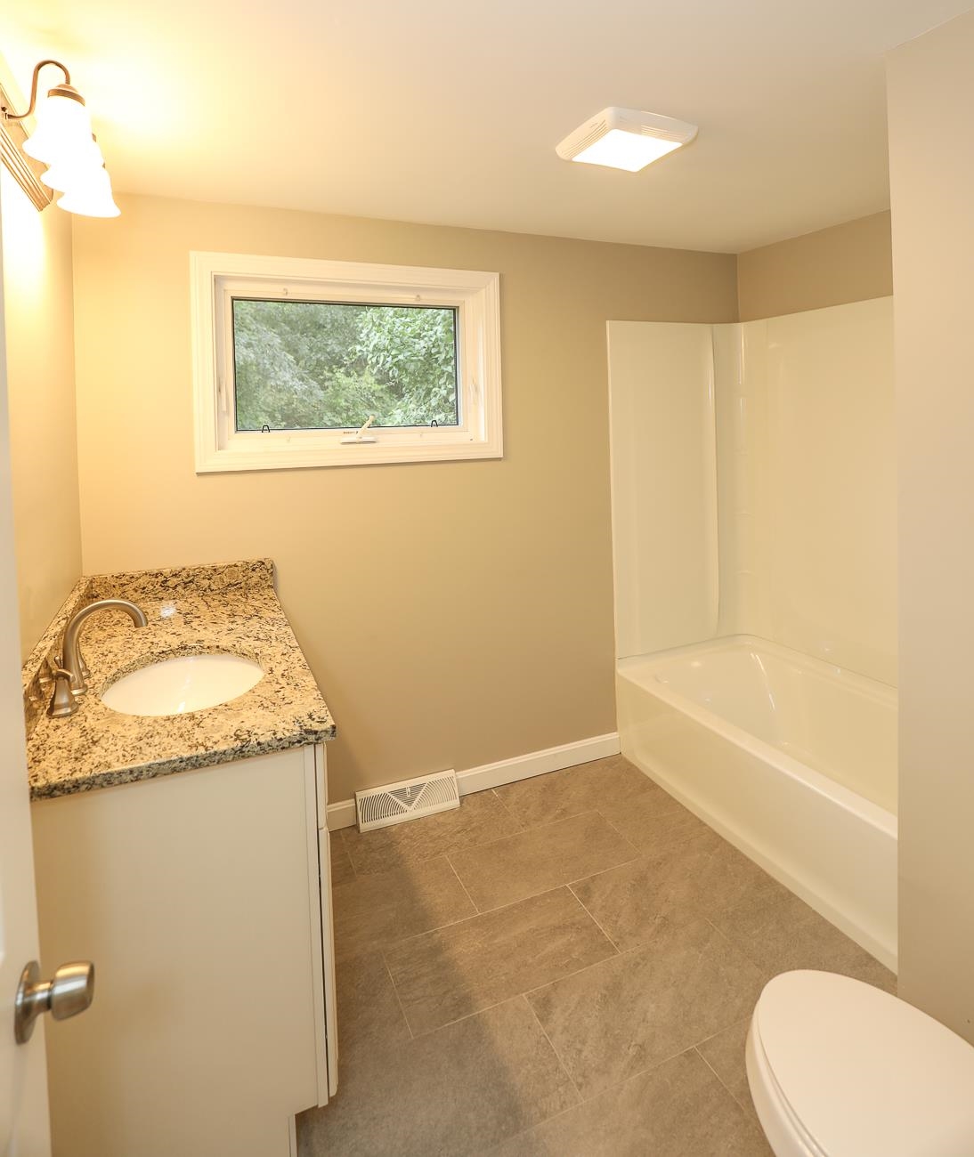 36 Kingston Road Plaistow, NH 03865 - Photo 16 of 25 Gallery Image 16