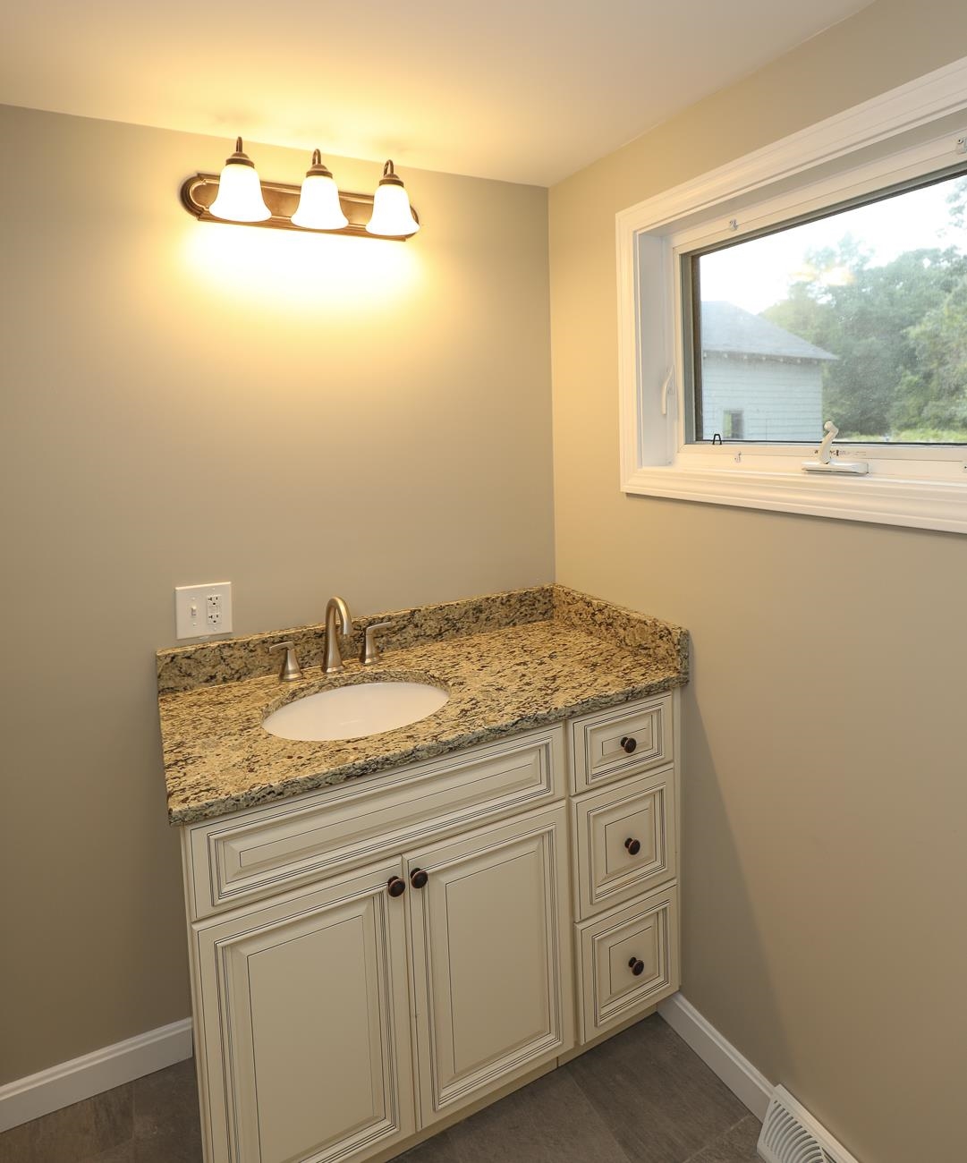 36 Kingston Road Plaistow, NH 03865 - Photo 18 of 25 Gallery Image 18