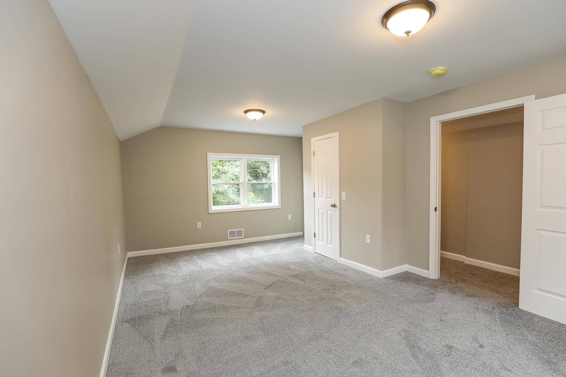 36 Kingston Road Plaistow, NH 03865 - Photo 19 of 25 Gallery Image 19