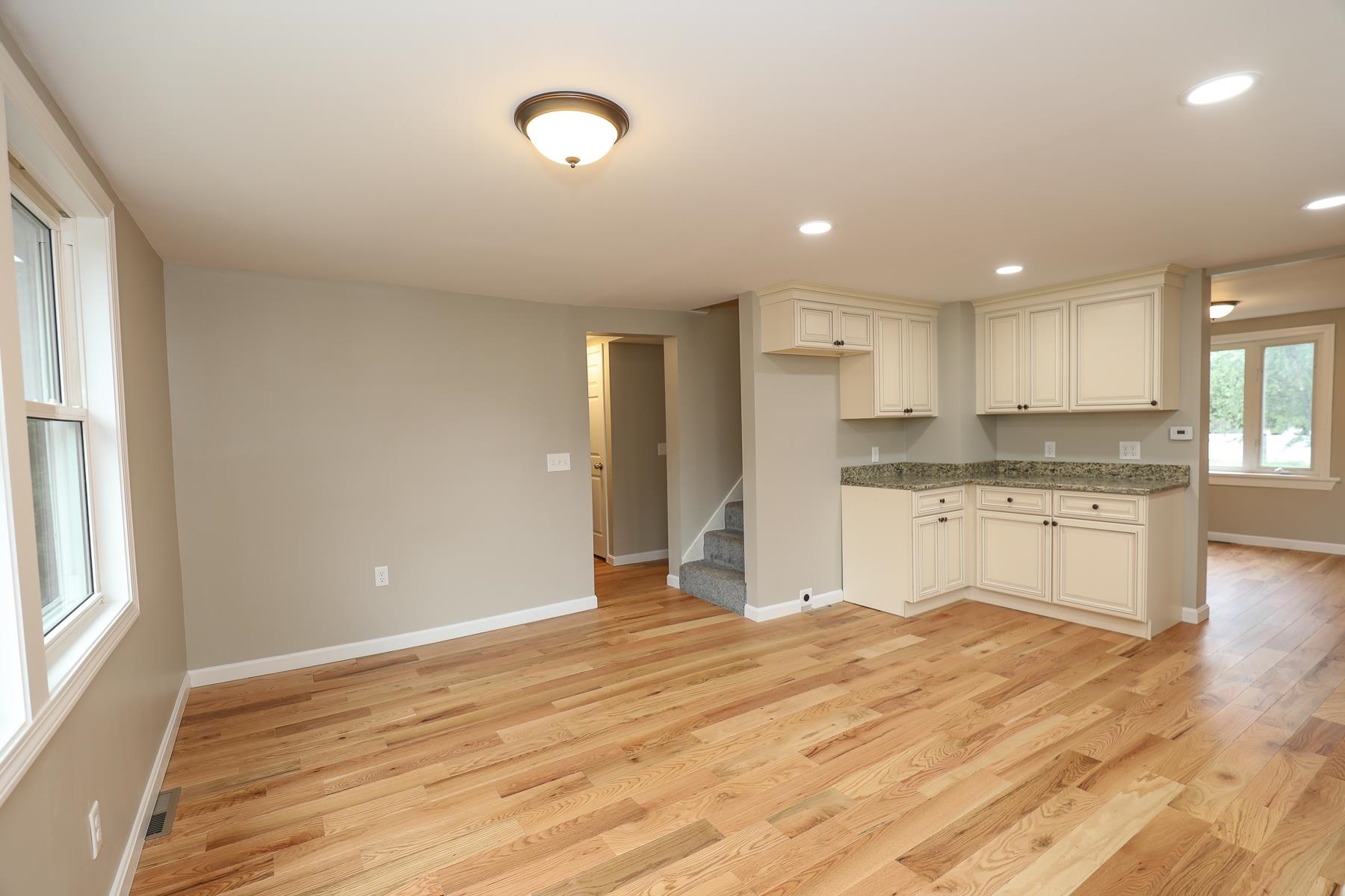 36 Kingston Road Plaistow, NH 03865 - Photo 3 of 25 Gallery Image 3