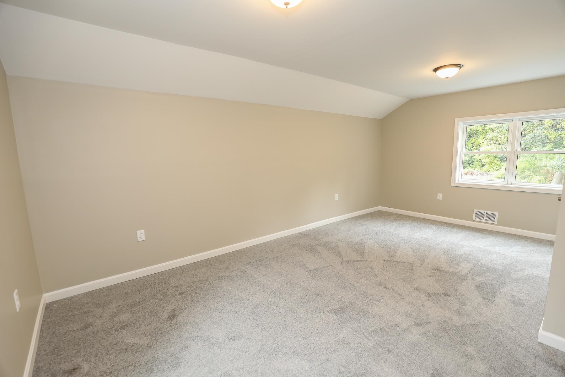 36 Kingston Road Plaistow, NH 03865 - Photo 22 of 25 Gallery Image 22