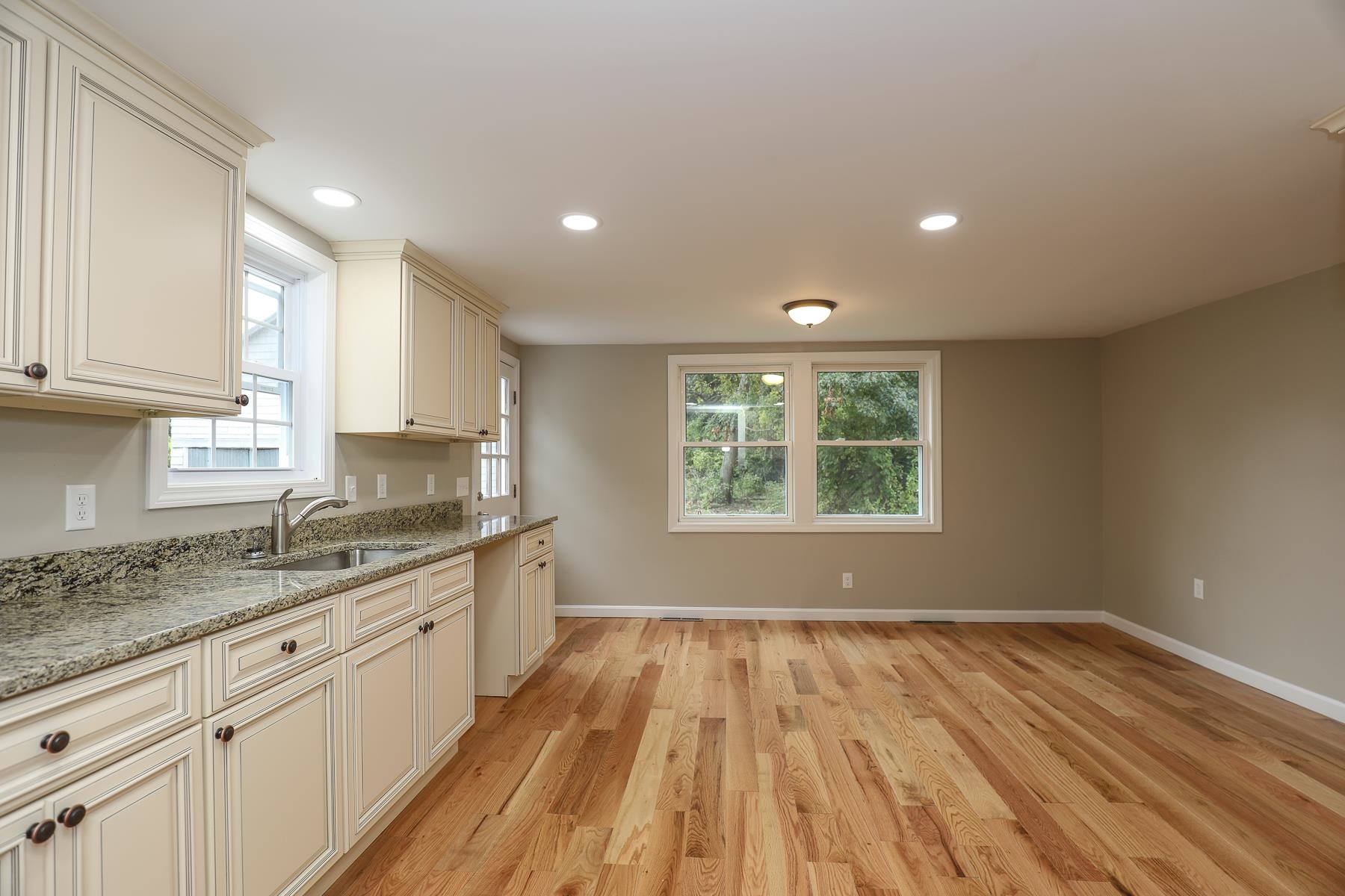 36 Kingston Road Plaistow, NH 03865 - Photo 4 of 25 Gallery Image 4