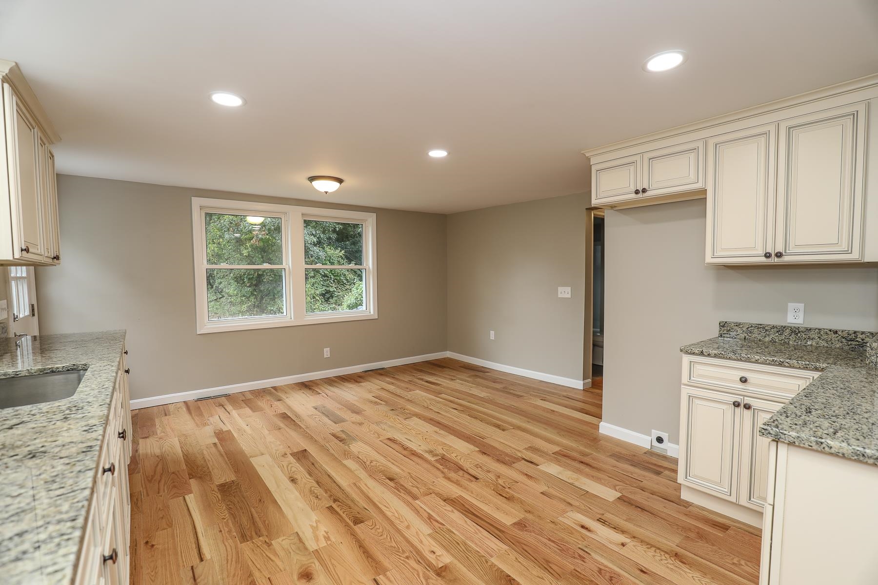 36 Kingston Road Plaistow, NH 03865 - Photo 5 of 25 Gallery Image 5