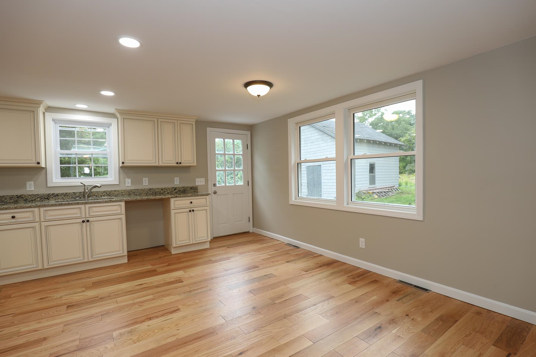 36 Kingston Road Plaistow, NH 03865 - Photo 6 of 25 Gallery Image 6