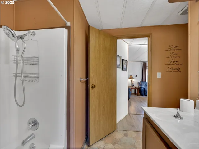 a en suite bathroom with a shower
