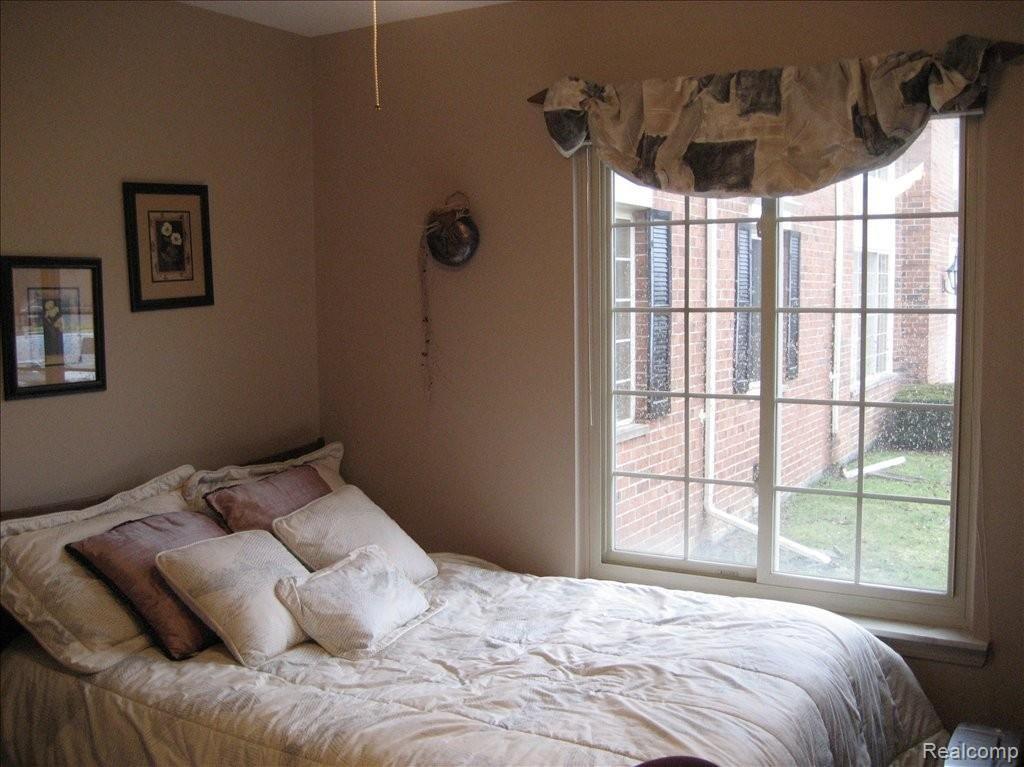 29676 Middlebelt Road, Unit 1202 Farmington, MI 48334 - Photo 15 of 16 Bedroom 2 b
