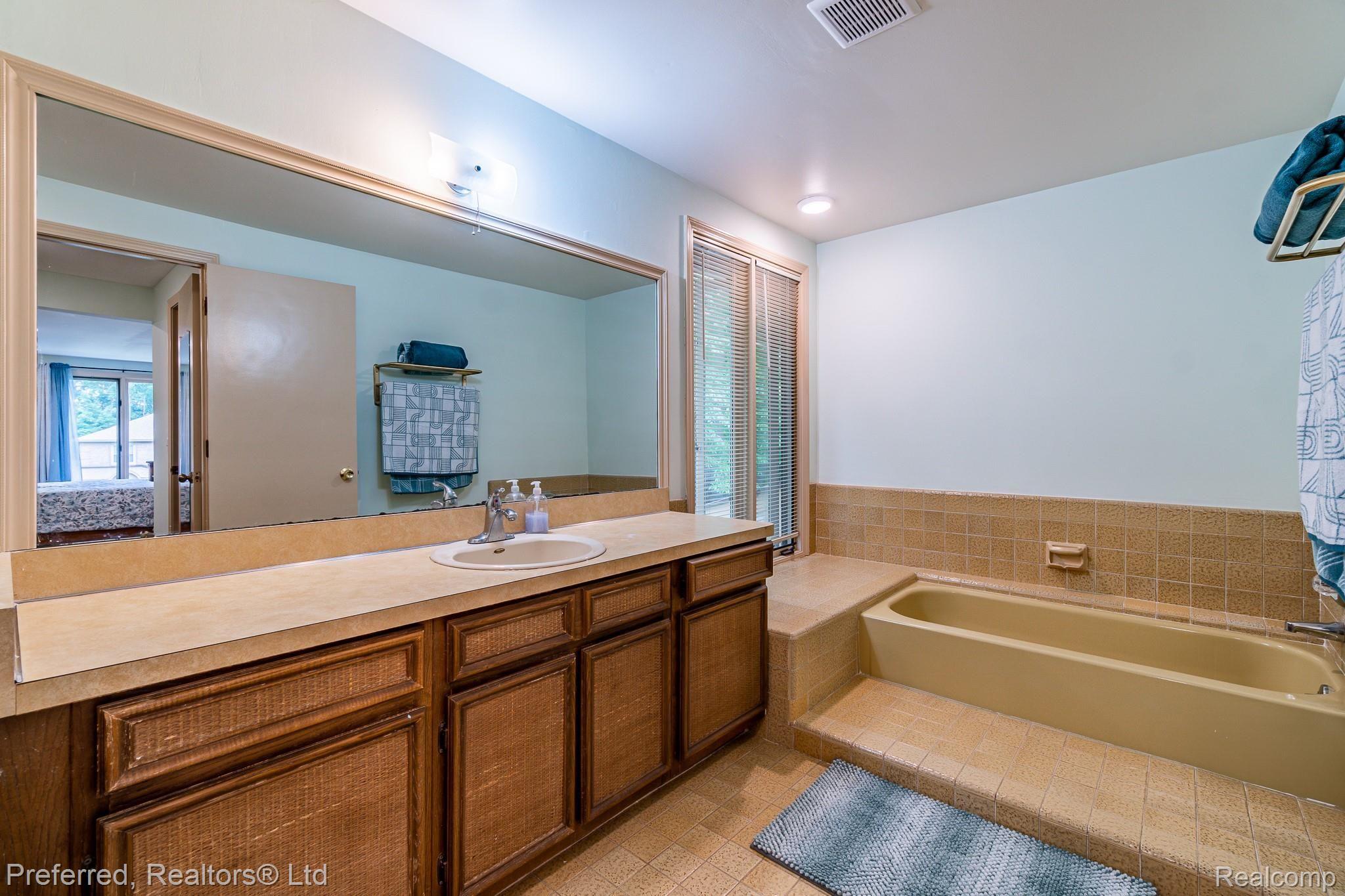 30210 High Valley Road Farmington, MI 48331 - Photo 32 of 40 High Valley -39.jpg