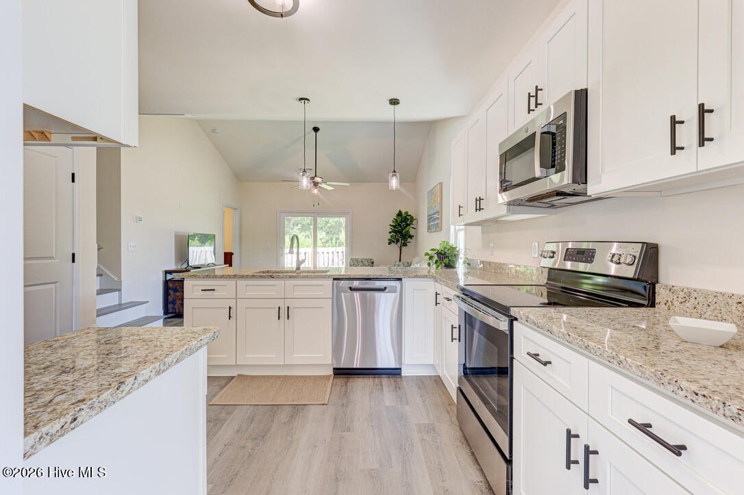 548 Timbercrest Circle Bolivia, NC 28422 - Photo 7 of 34 Model Home - Kitchen