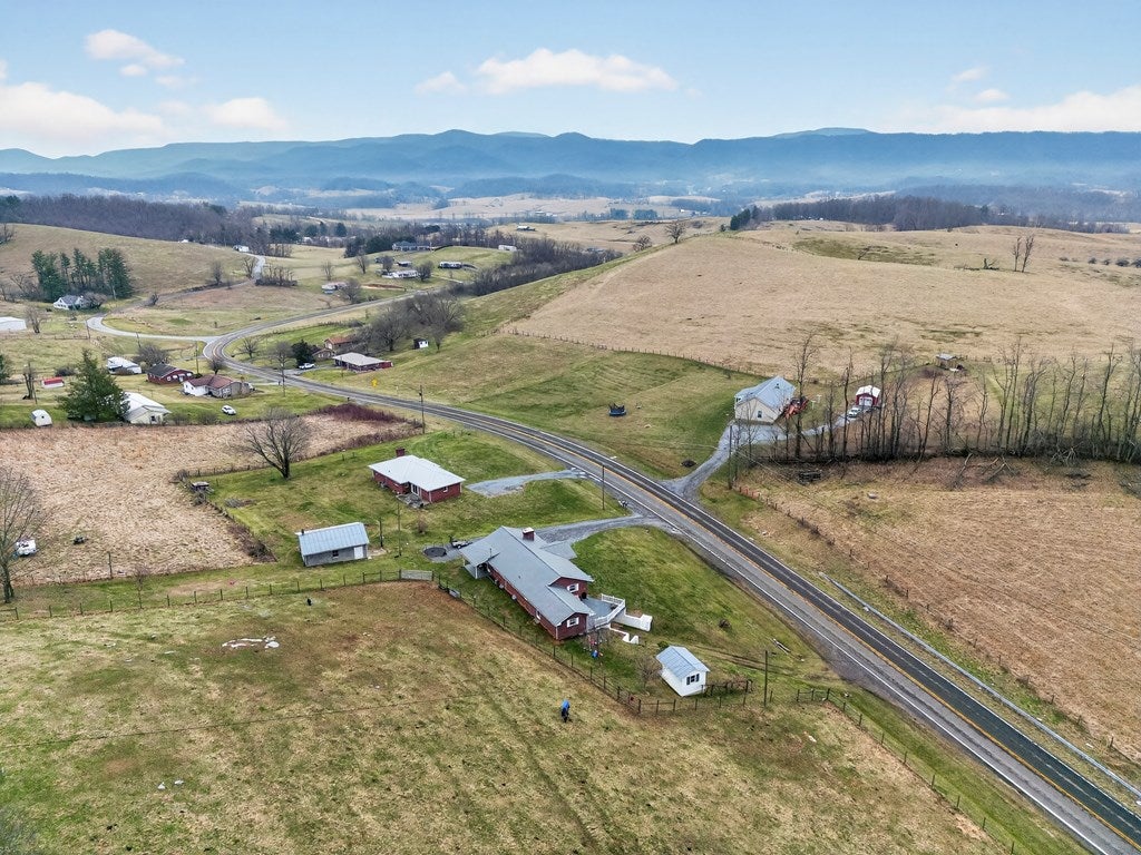 1729 Whitetop Road Chilhowie, VA 24319 - Photo 5 of 37 Gallery Image 5