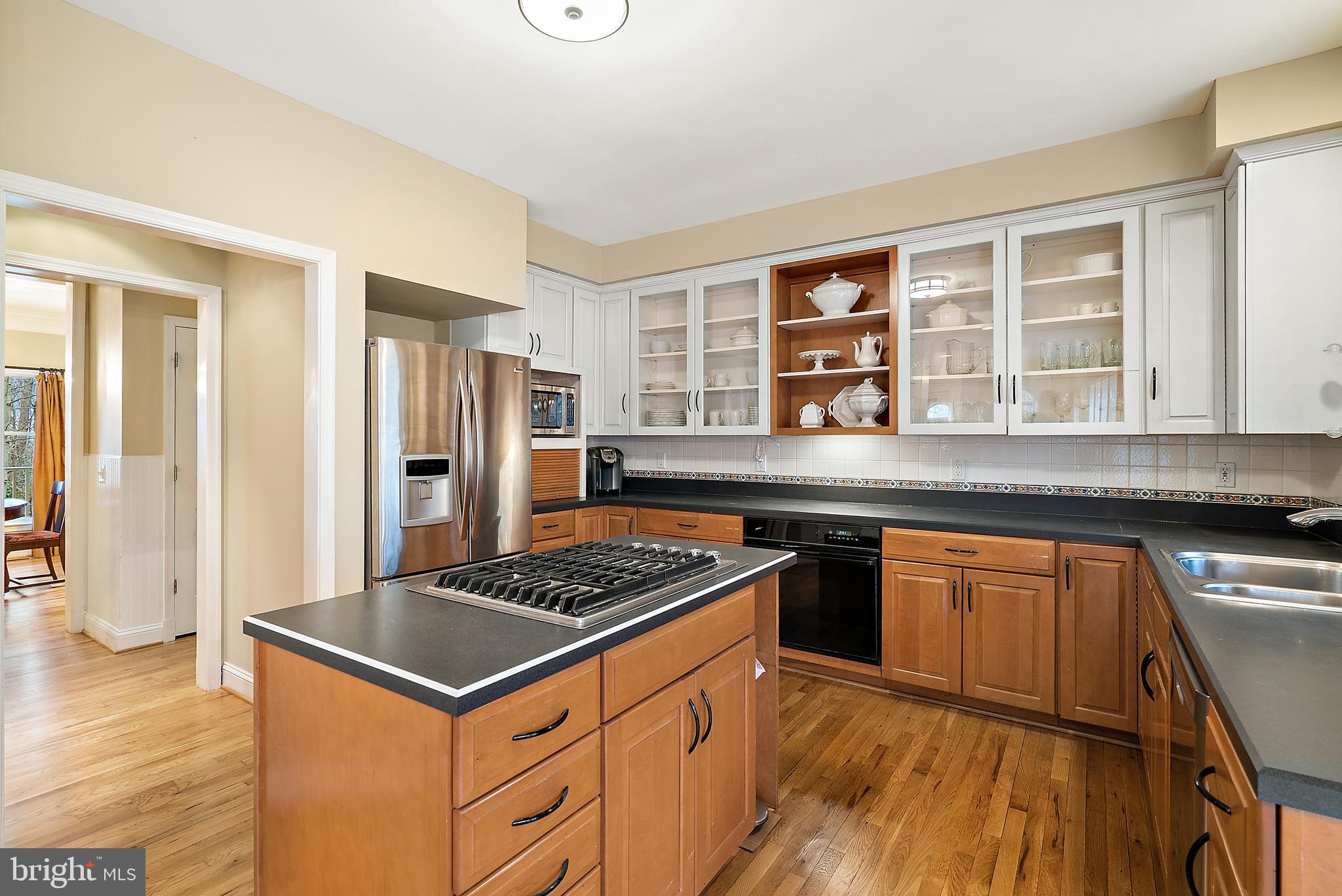 6276 Beverleys Mill Road Broad Run, VA 20137 - Photo 12 of 41 Gas cooking in kitchen island.