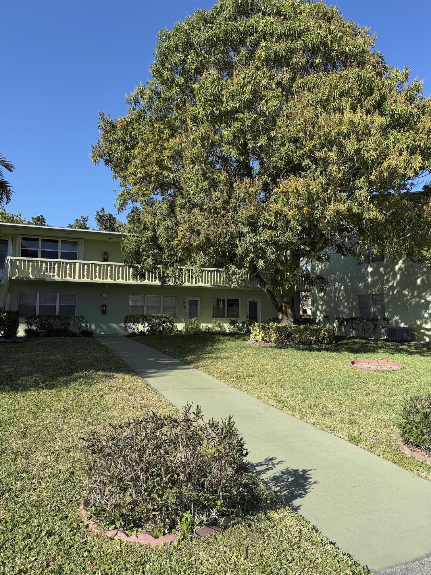 64 Norwich East Boca Raton, FL 33498 - Photo 2 of 16 IMG_0096