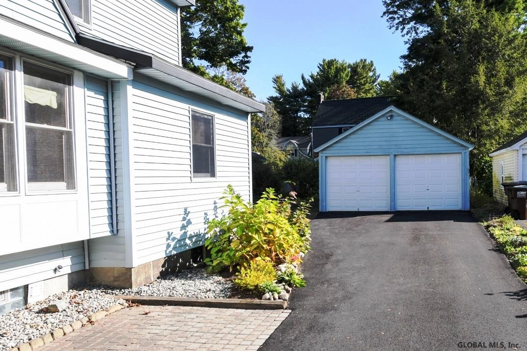 26 Forest Road Bethlehem, NY 12054 - Photo 5 of 28 Photo 5