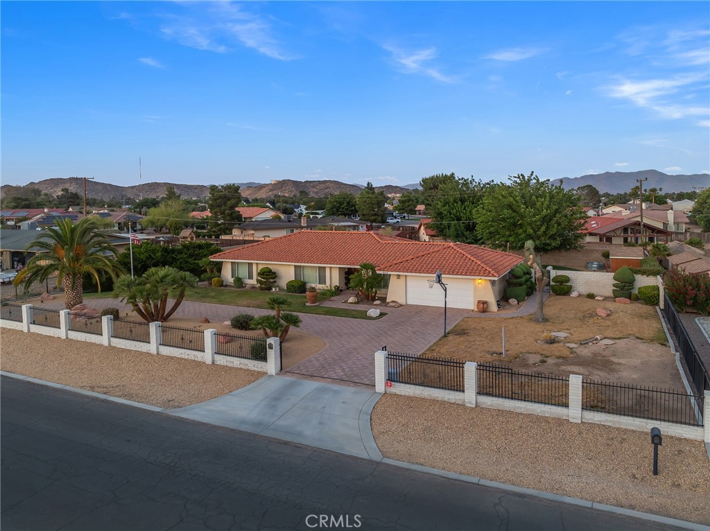14231 Tawya Road Apple Valley, CA 92307 - Photo 5 of 36