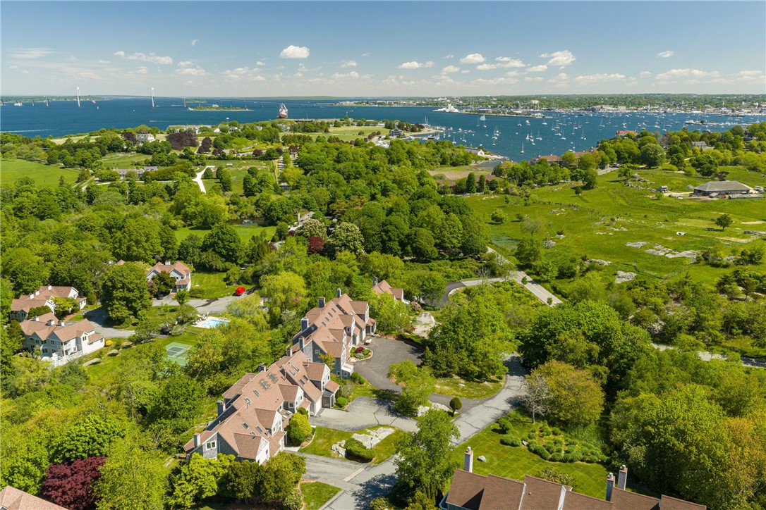 15 Hammersmith Road, Unit 15 Newport, RI 02840 - Photo 3 of 15