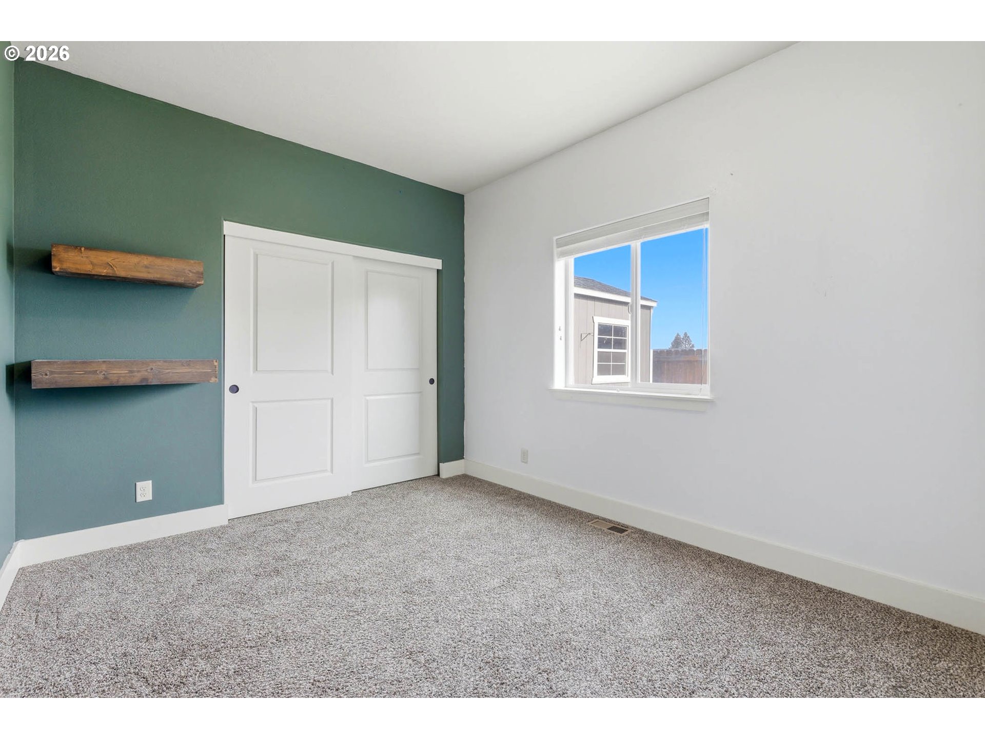 1003 Southwest Olive Court Hermiston, OR 97838 - Photo 18 of 34 an empty room with windows