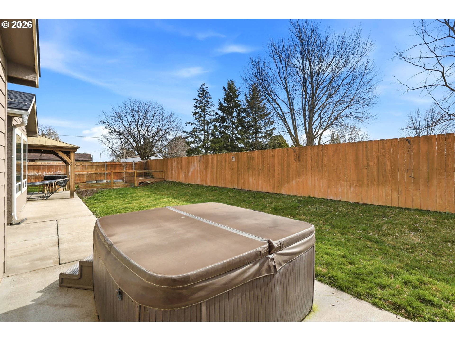 1003 Southwest Olive Court Hermiston, OR 97838 - Photo 29 of 34 a backyard of a house with lots of green space