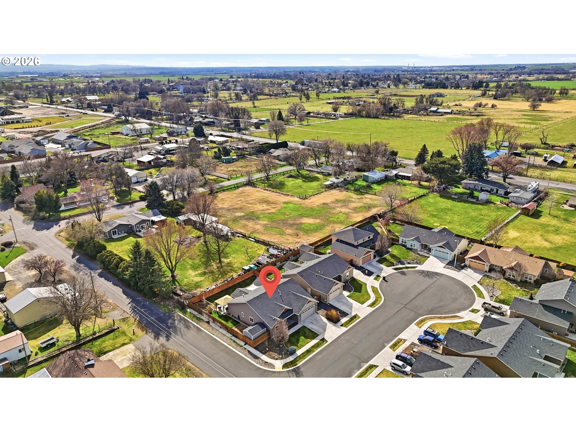 1003 Southwest Olive Court Hermiston, OR 97838 - Photo 34 of 34 an aerial view of residential houses with outdoor space