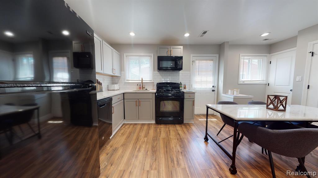 3035 Harvard Road Royal Oak, MI 48073 - Photo 2 of 19