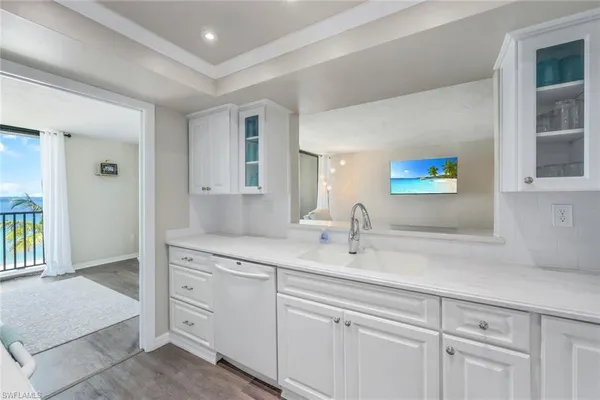 a en suite bathroom with double sink and a mirror