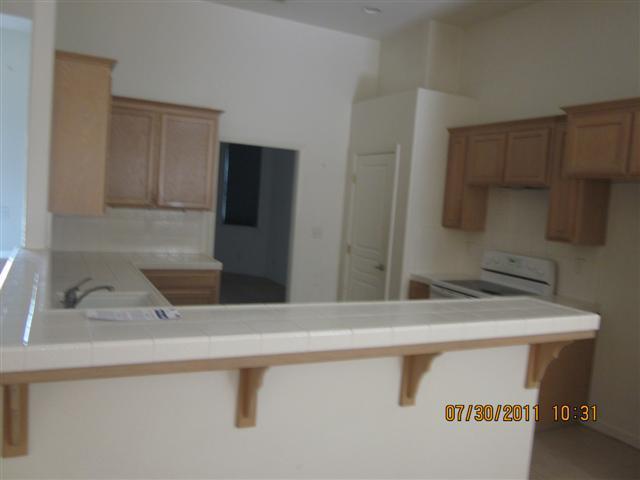 818 South Apple Avenue Reedley, CA 93654 - Photo 3 of 10 Gallery Image 3