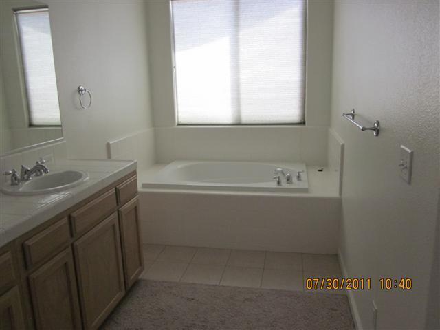 818 South Apple Avenue Reedley, CA 93654 - Photo 6 of 10 Gallery Image 6