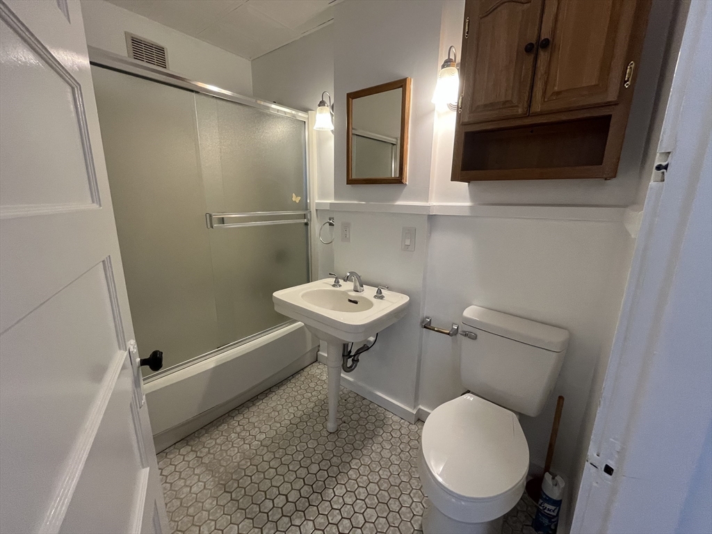 29 Irving Street, Unit 8 Worcester, MA 01609 - Photo 20 of 26