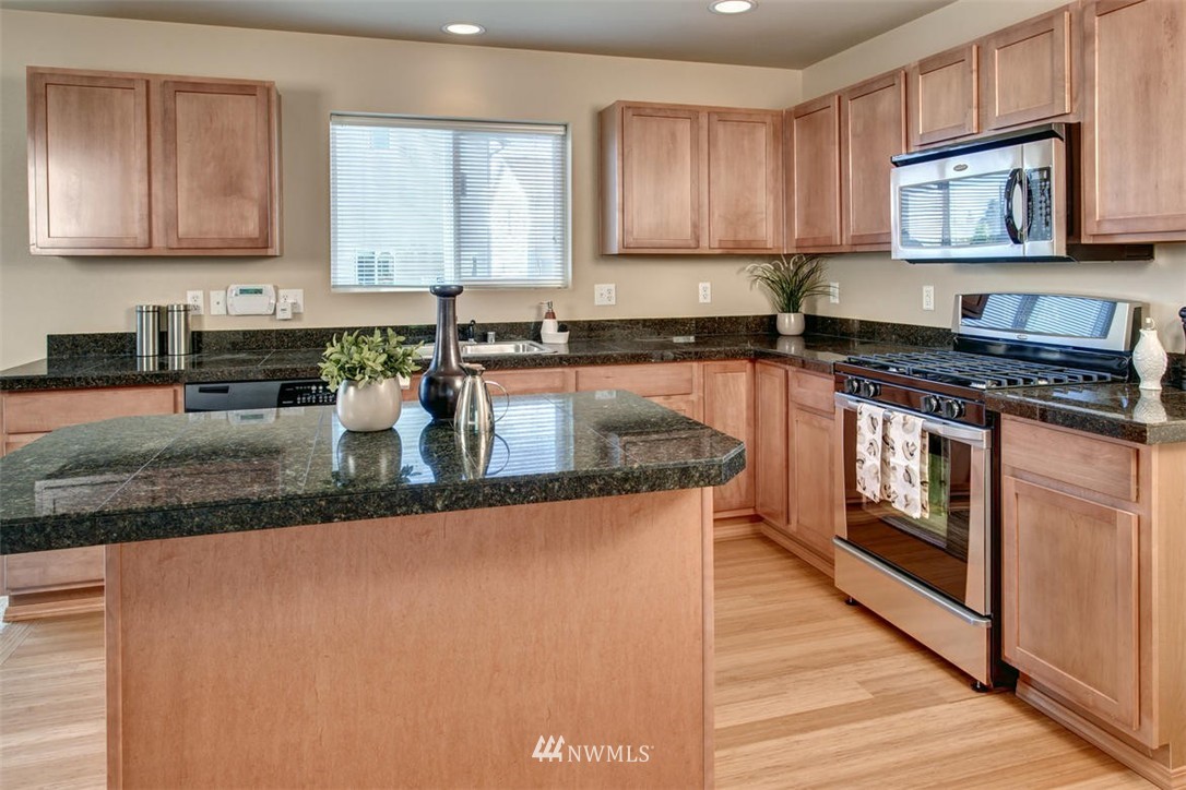 19108 14th Drive Southeast Bothell, WA 98012 - Photo 4 of 22 Gallery Image 4