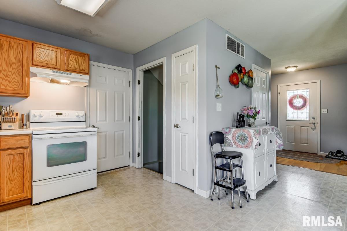 3701 Kerry Boulevard Springfield, IL 62712 - Photo 13 of 38