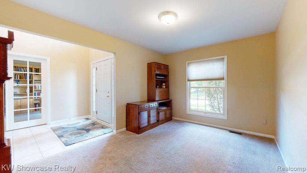 917 Rambling Drive Rochester Hills, MI 48307 - Photo 11 of 47