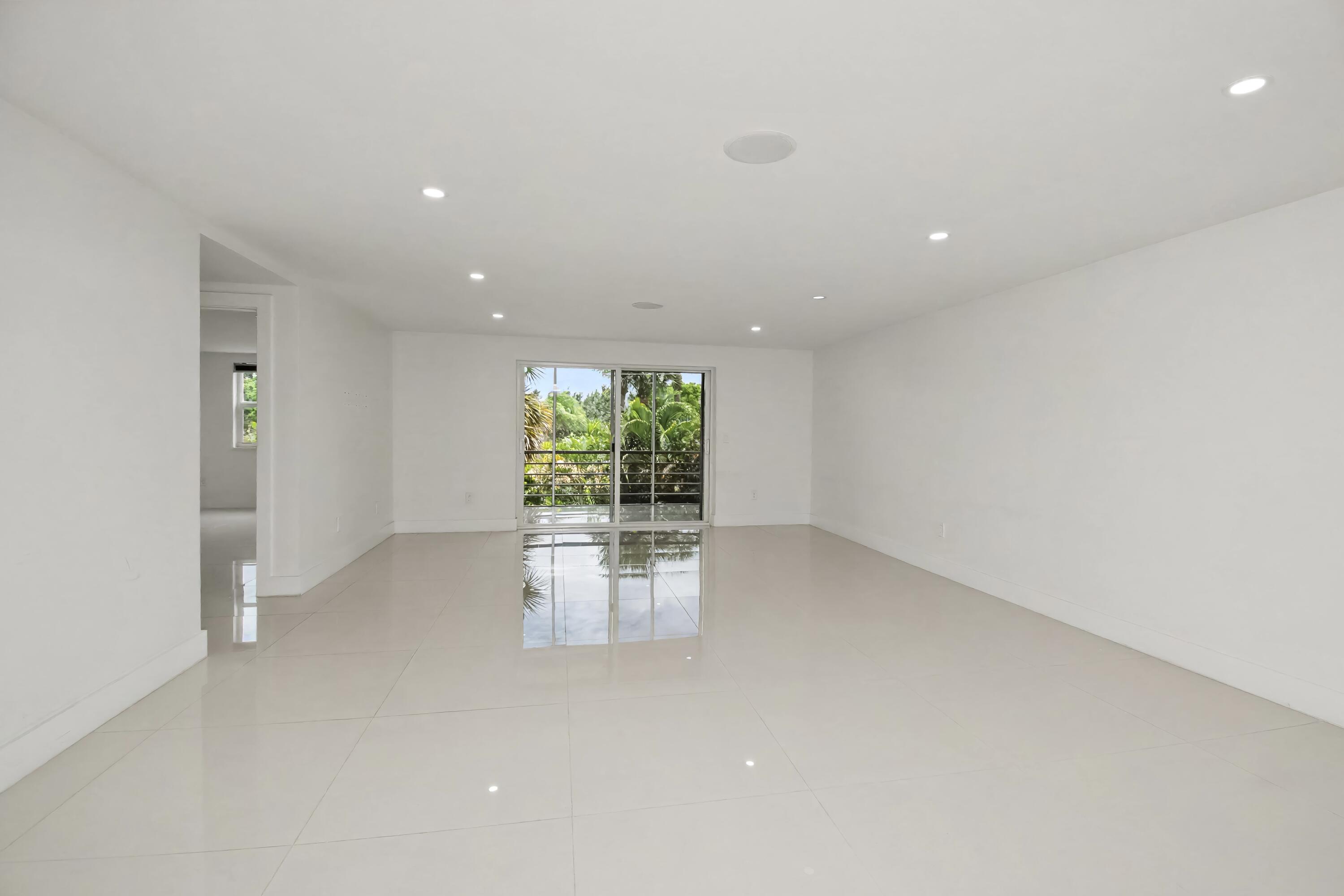 10110 Boca Entrada Boulevard, Unit 305 Boca Raton, FL 33428 - Photo 2 of 15 ADC34B1E-5326-4313-A84A-6008A577882C
