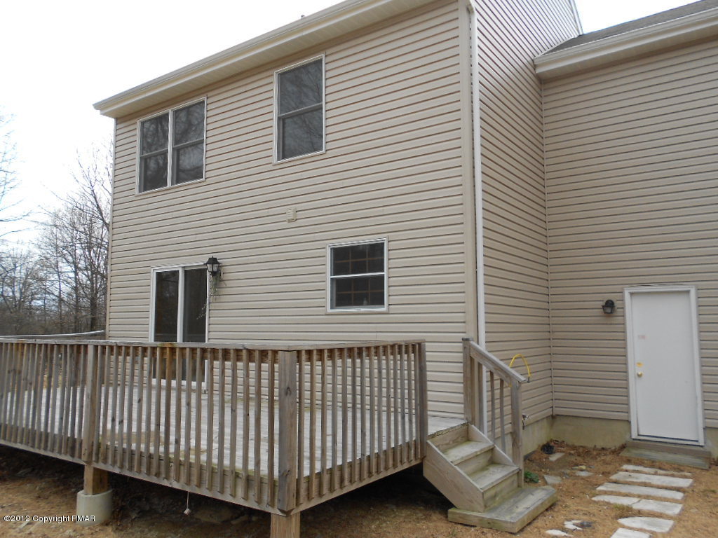 105-stg4 Pine Ridge Drive West Bushkill, PA 18324 - Photo 2 of 7 Rear view