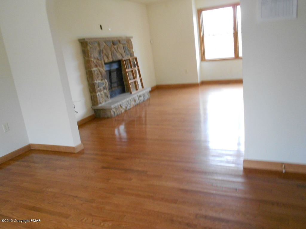 105-stg4 Pine Ridge Drive West Bushkill, PA 18324 - Photo 3 of 7 Dining Living Area