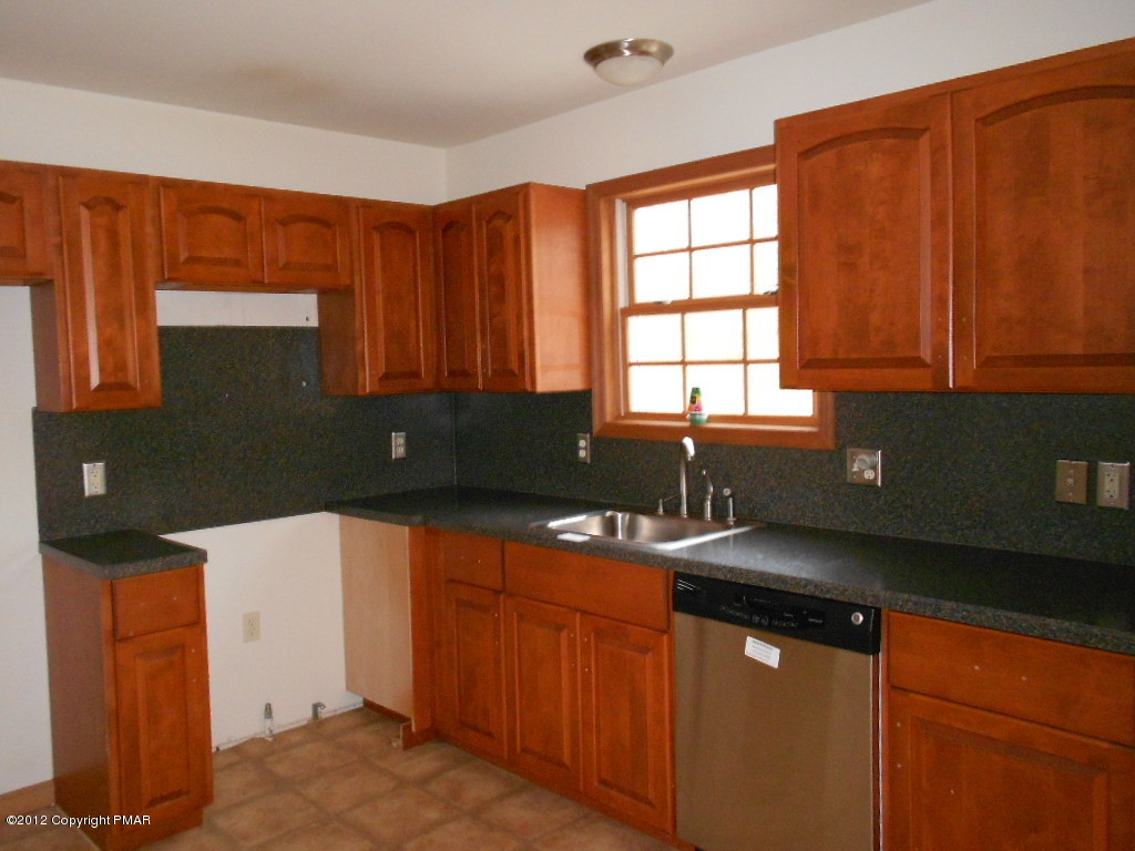 105-stg4 Pine Ridge Drive West Bushkill, PA 18324 - Photo 4 of 7 Kitchen Area