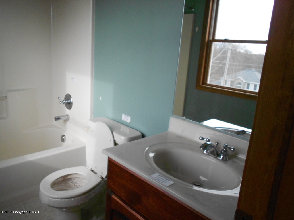 105-stg4 Pine Ridge Drive West Bushkill, PA 18324 - Photo 7 of 7 Master Bath